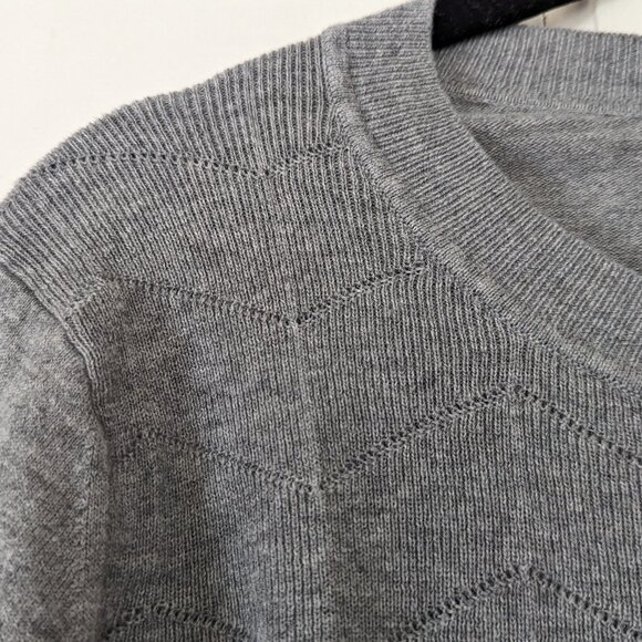 Banana Republic Grey Chevron Knit Sweater Size L - Picture 3 of 11